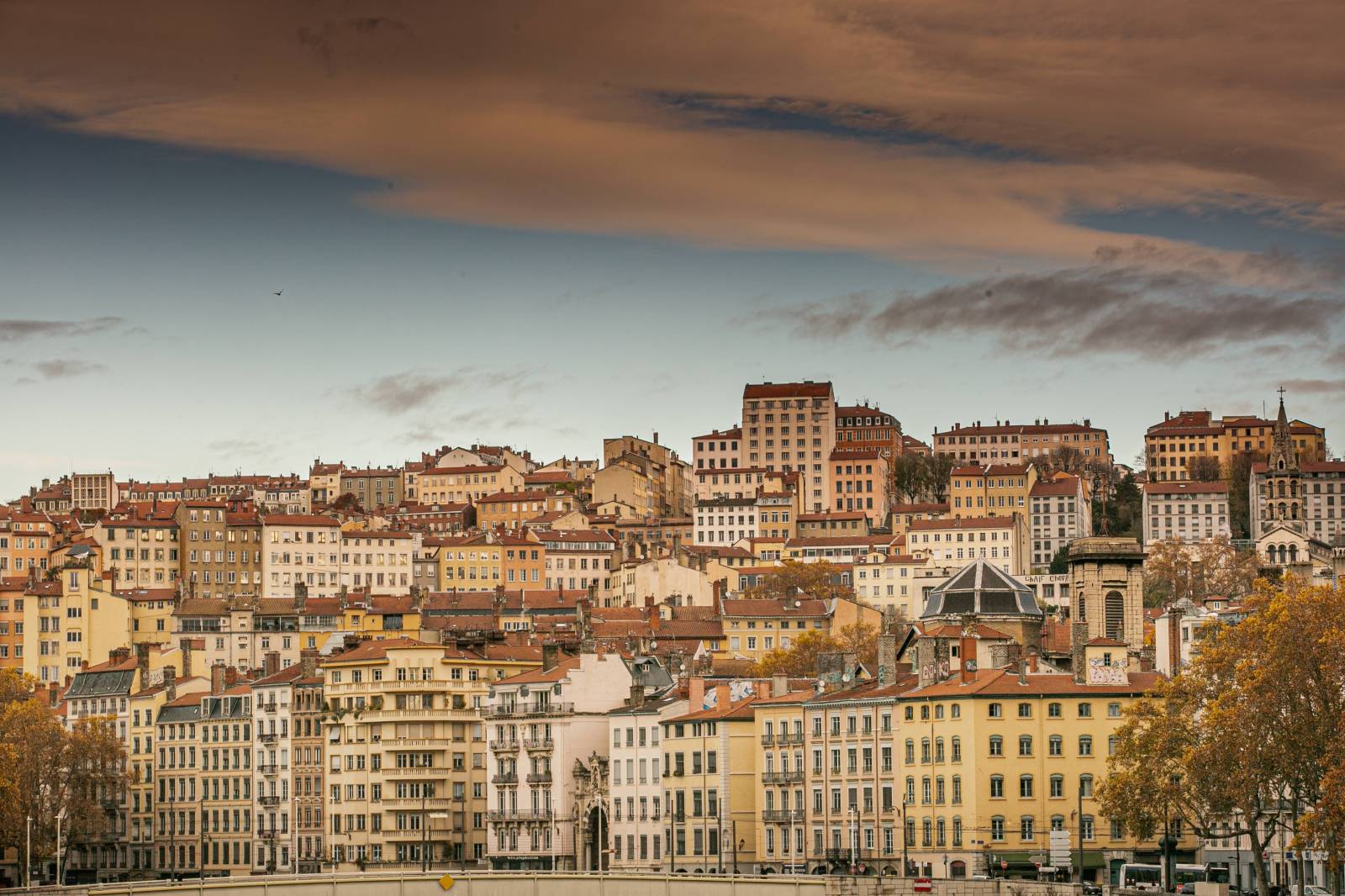 Serrurier pour ouvrir une porte claquée en urgence à Caluire-et-Cuire 69300