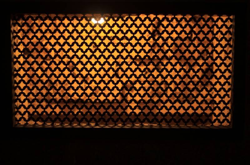 Sécuriser un commerce à Lyon grâce à l'installation d'un rideau métallique à enroulement motorisé